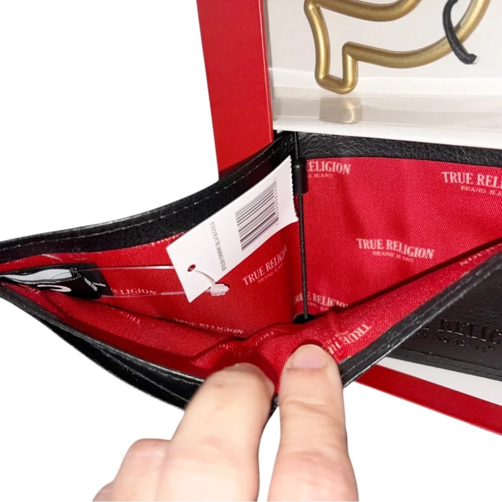 Brand New True Religion Gold Black Leather Billfold Wallet w/ Caribiner Keychain